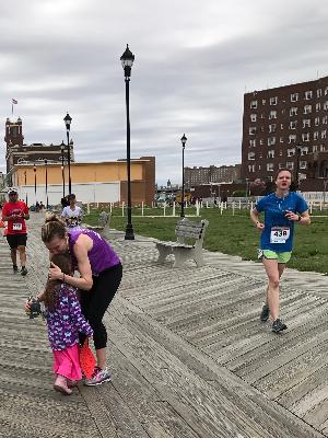 NJ Marathon being cheered by a little Liora Rose!